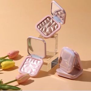 glō of HAYA face and body highlighters